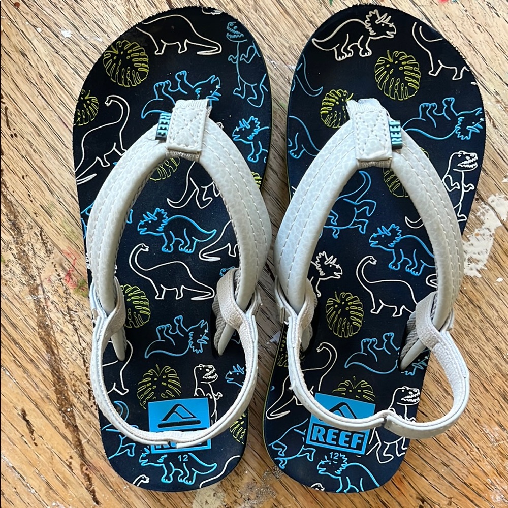 Reef Kids Sandals - Black with Dinosaur Print